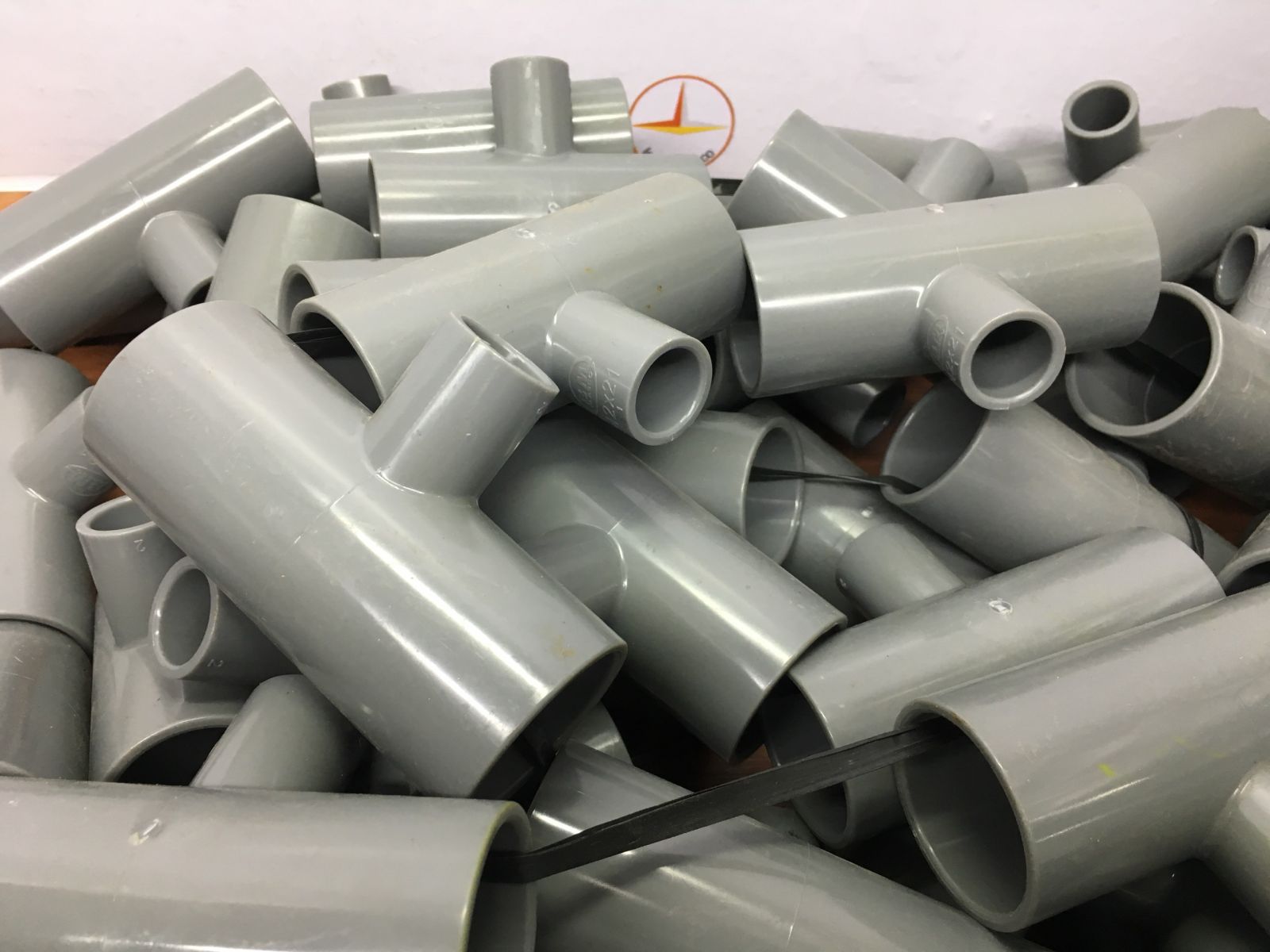 Tê giảm 42x21 nhựa PVC Bình Minh - T42x21